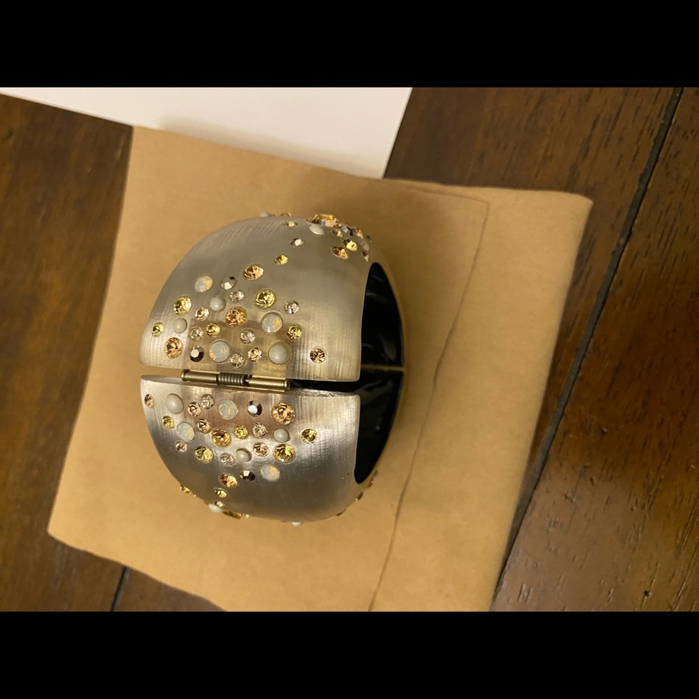 Cuff bracelet - Picture 2 of 3